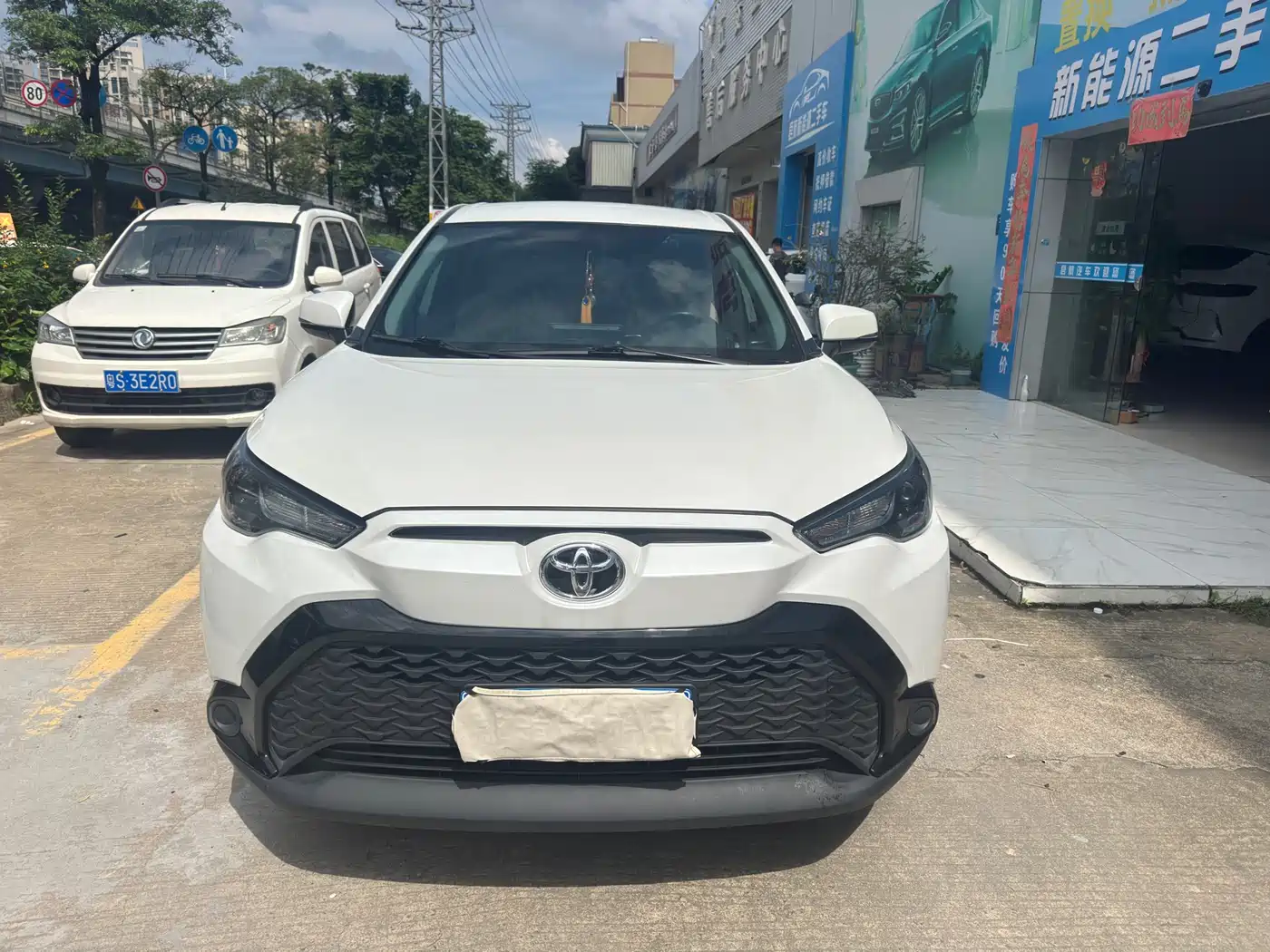 Toyota Frontlander 2023 2.0L CVT Elite Edition фото 2