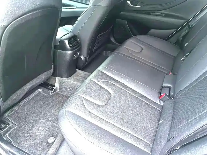 Hyundai Elantra 2023 Model 1.5L CVT LUX Premium Edition фото 8