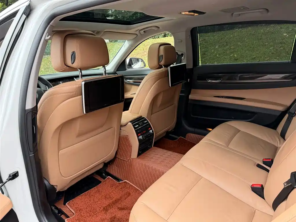 BMW 7 Series 2014 730Li Premium фото 9