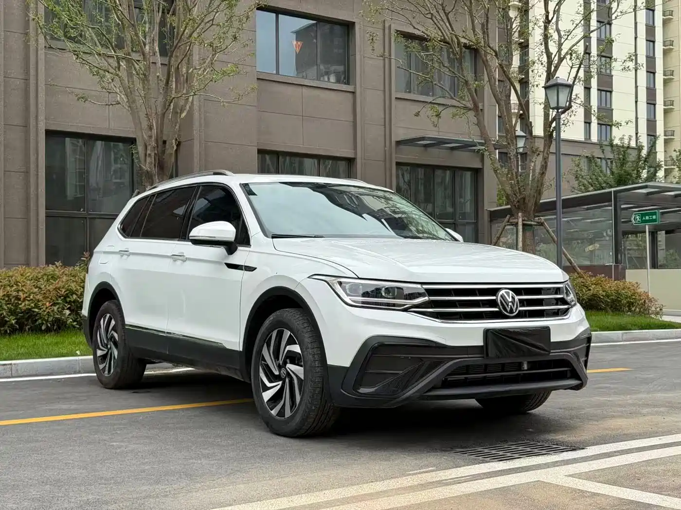 Volkswagen Tiguan L 2023 300TSI Automatic 2WD Smart Enjoyment Edition фото 3