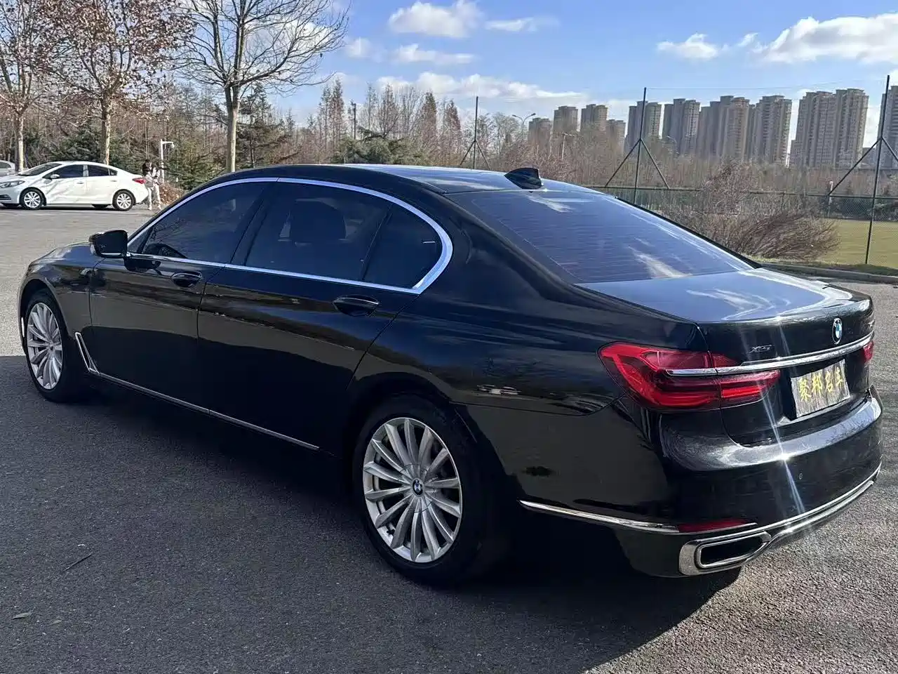 BMW 7 Series 2016 740Li Leading Edition фото 12