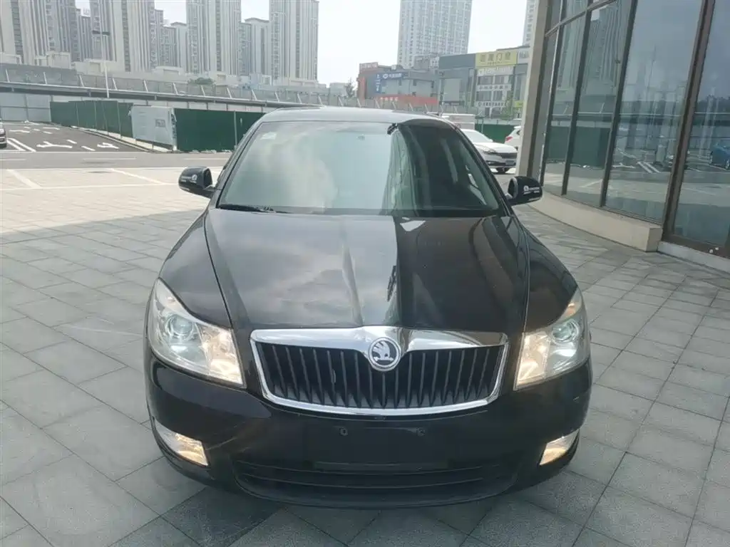 Škoda Octavia 2014 1.6L Manual Excellence Edition фото 3