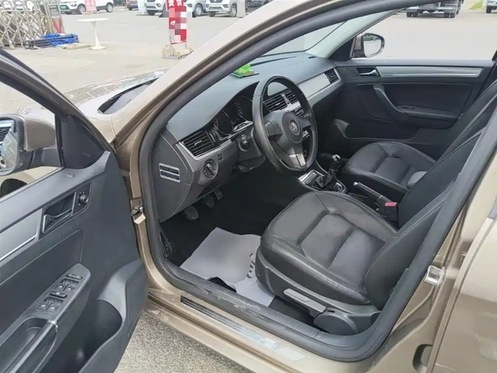 Volkswagen Bora 2014 1.6L Manual Comfort Edition фото 16