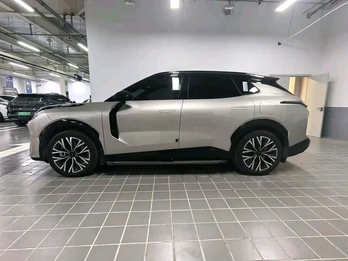 Lynk & Co 08, миниатюра 3