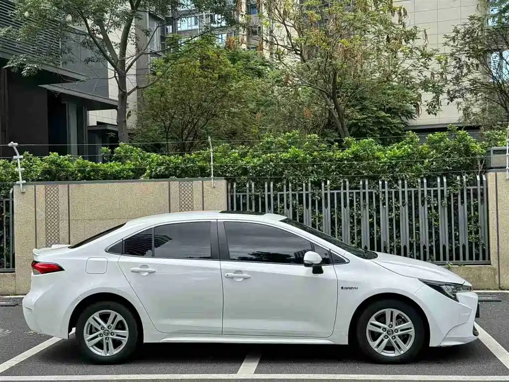 Toyota Levin 2022 Dual Engine 1.8H E-CVT Luxury Edition фото 3