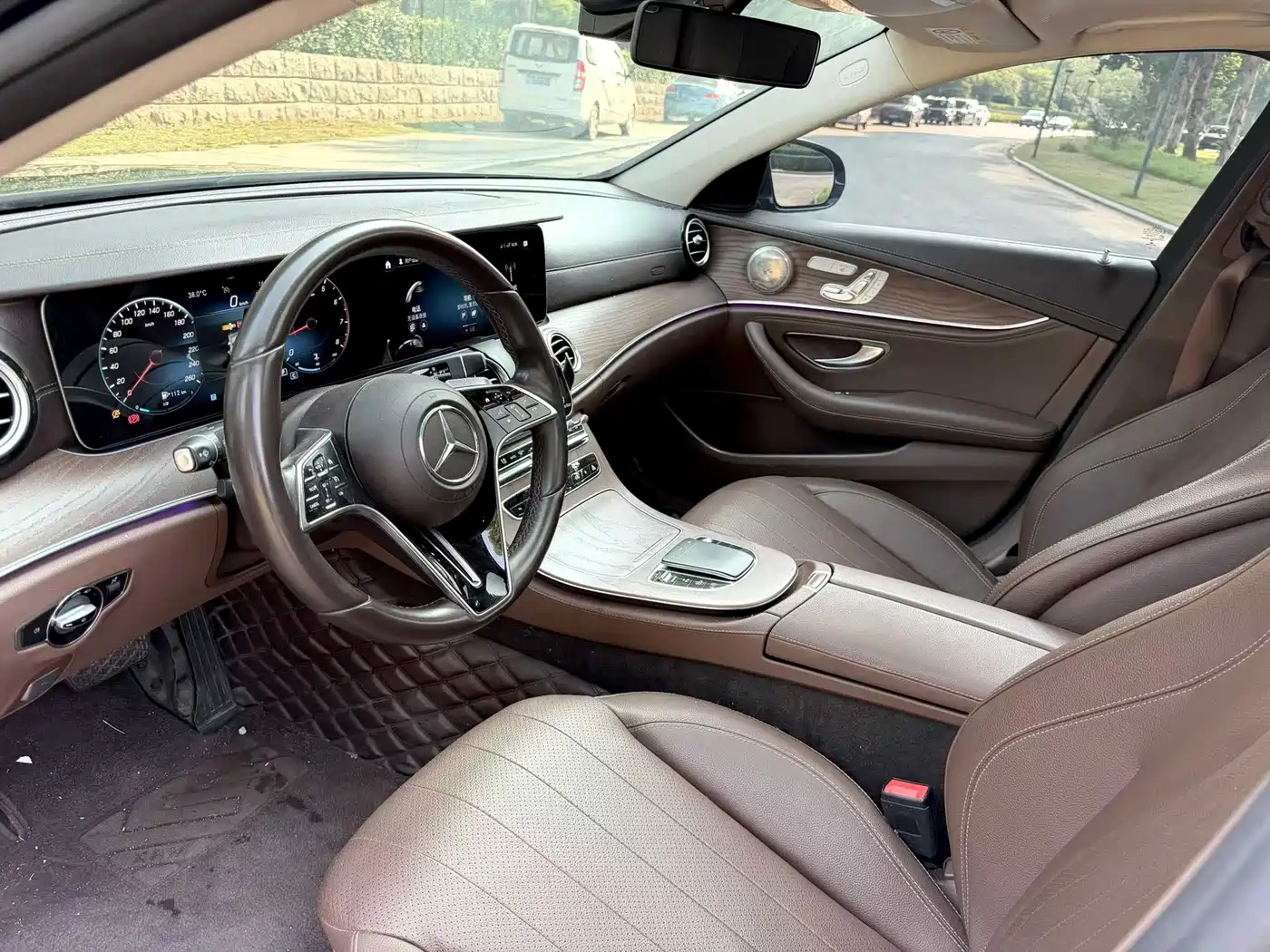 Фото 4 - Mercedes-Benz E-Class
