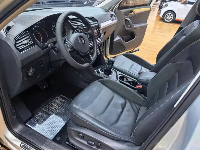 Volkswagen Tiguan L 2019 330TSI Automatic 2WD Panorama Comfort Edition China VI фото 4