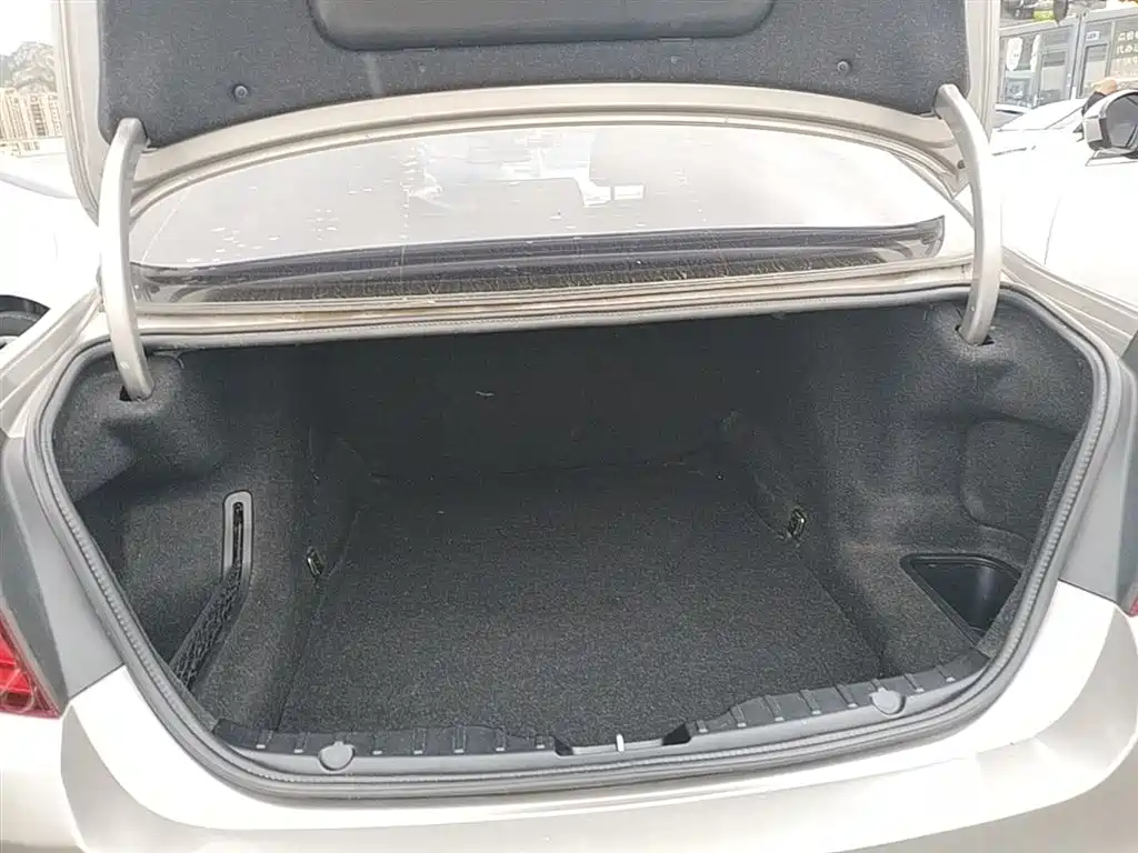 BMW 5 Series 2014 520Li Elegance фото 19