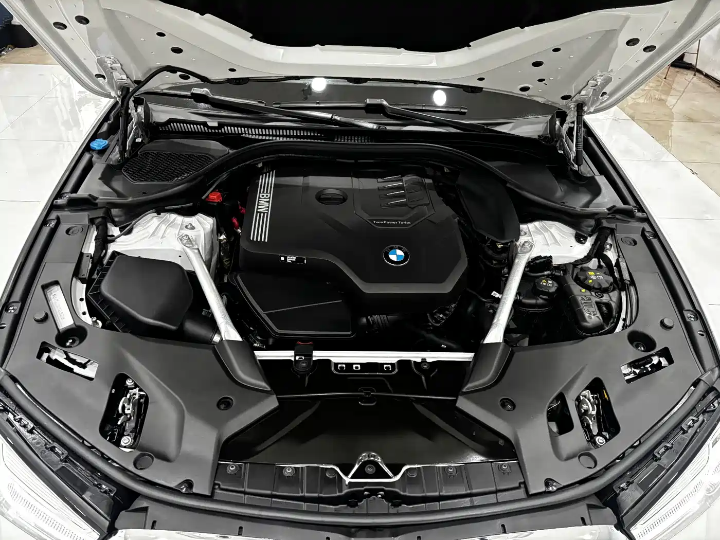 BMW 5 Series 2023 530Li Leading M Sport Package фото 30