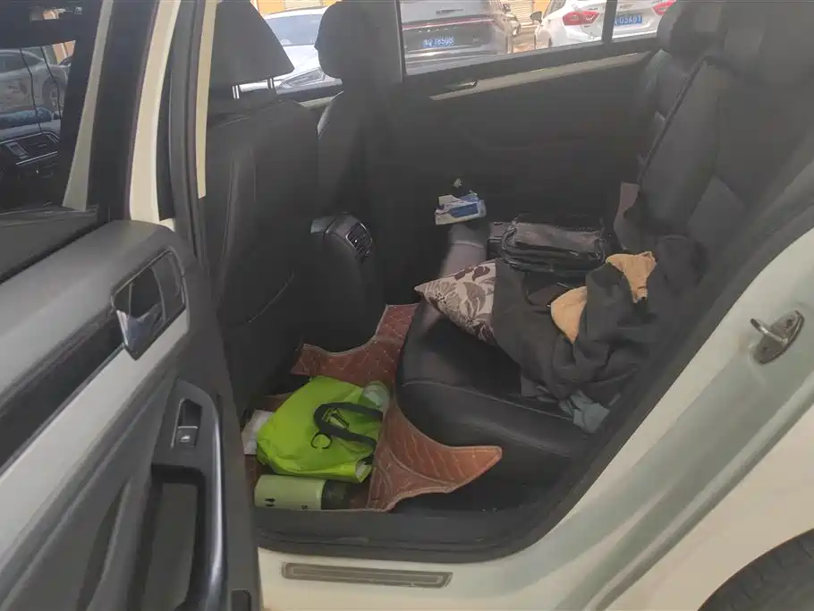 Volkswagen Sagitar 2018 1.6L Automatic Comfort фото 11