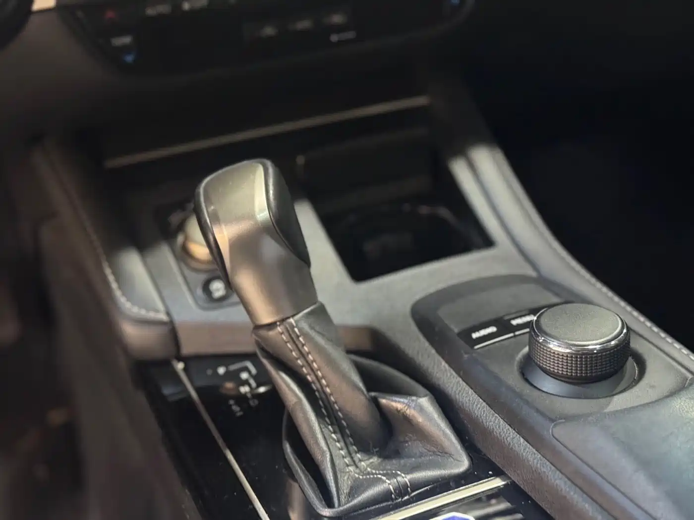 Lexus ES 2015 200 Elite Edition фото 12