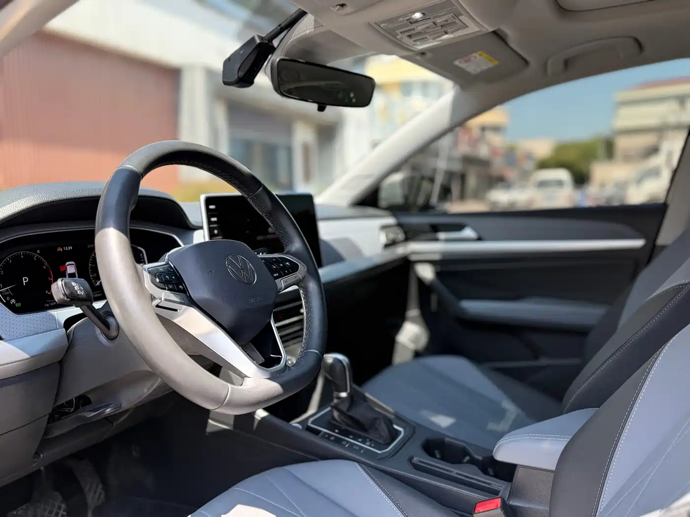 Volkswagen Lavida 2023 Facelift 1.5L Automatic 5 Million Edition фото 16