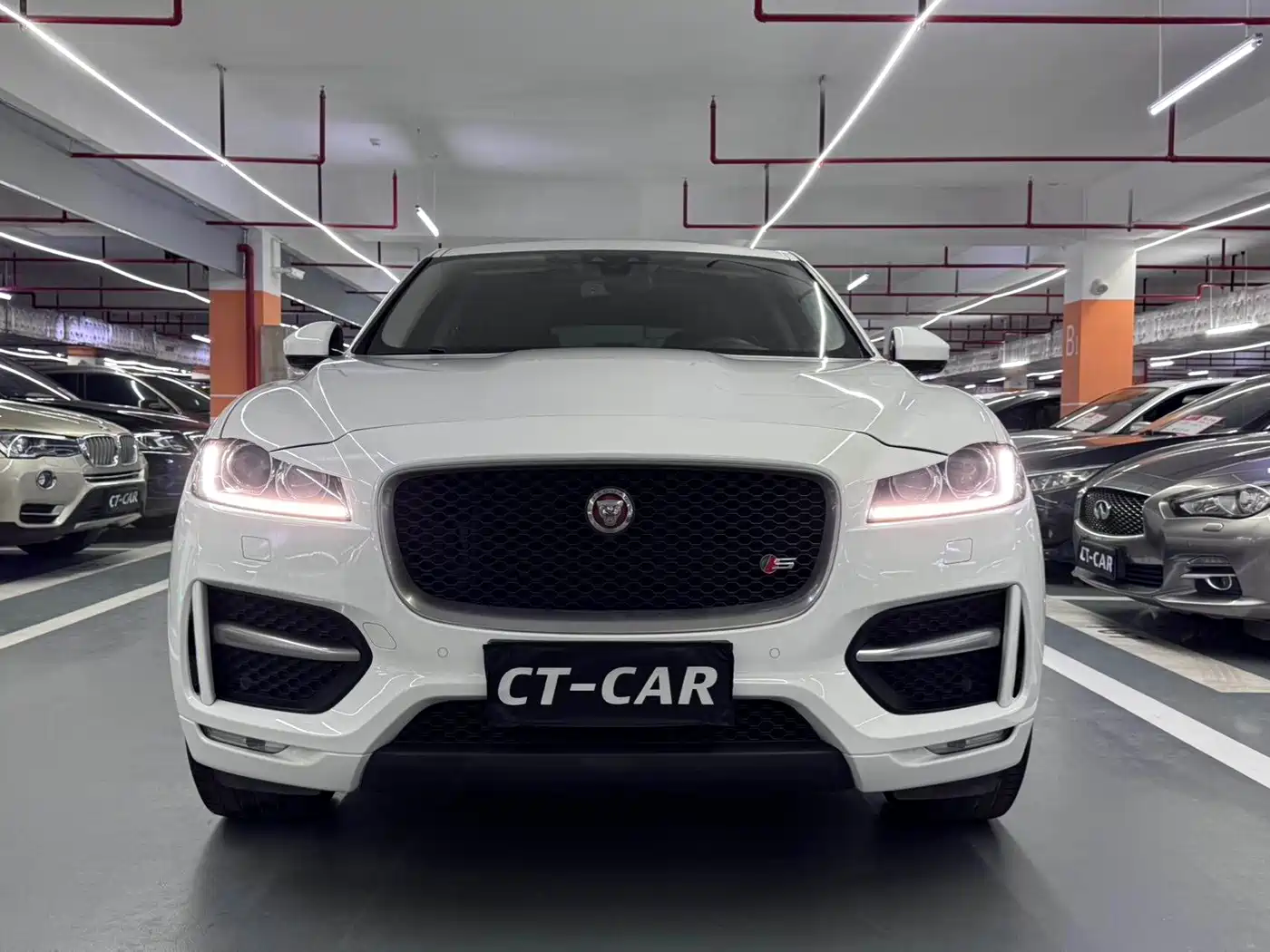 Фото 5 - Jaguar F-PACE