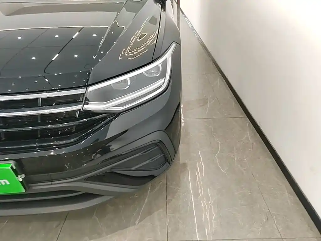 Photo 24 - Volkswagen Tiguan L