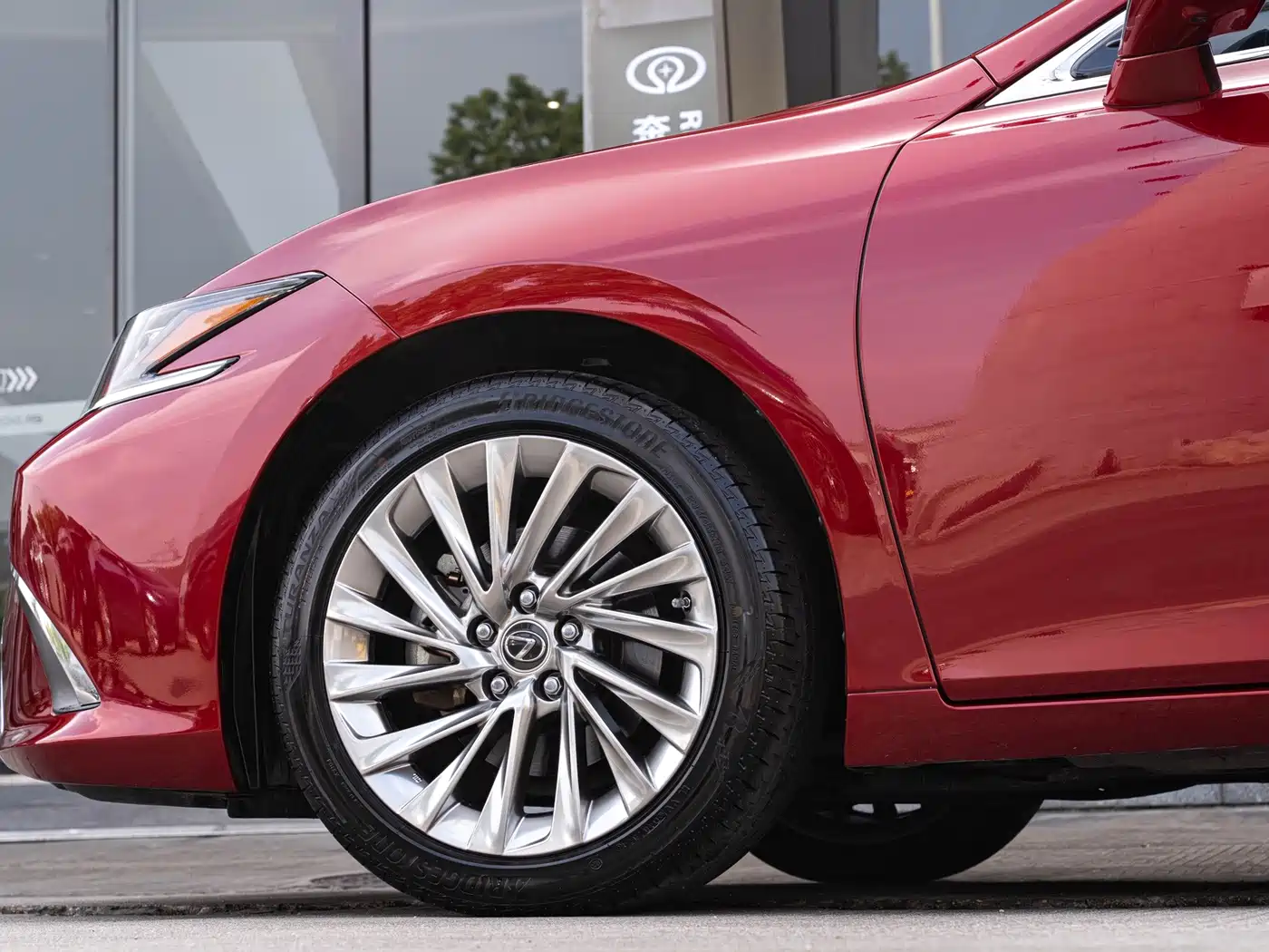 Photo 8 - Lexus ES