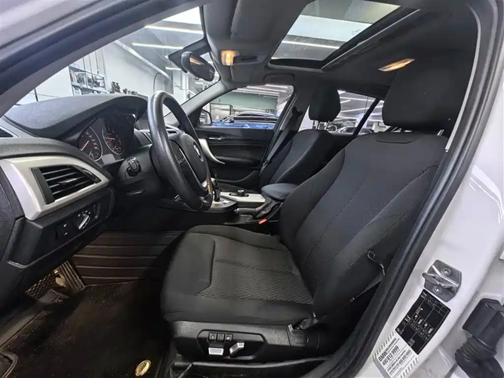 BMW 1 Series (Import) 2015 120i Leading фото 11