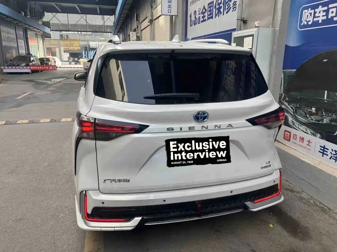 Toyota Sienna 2023 2.5L Hybrid Comfort Edition фото 2