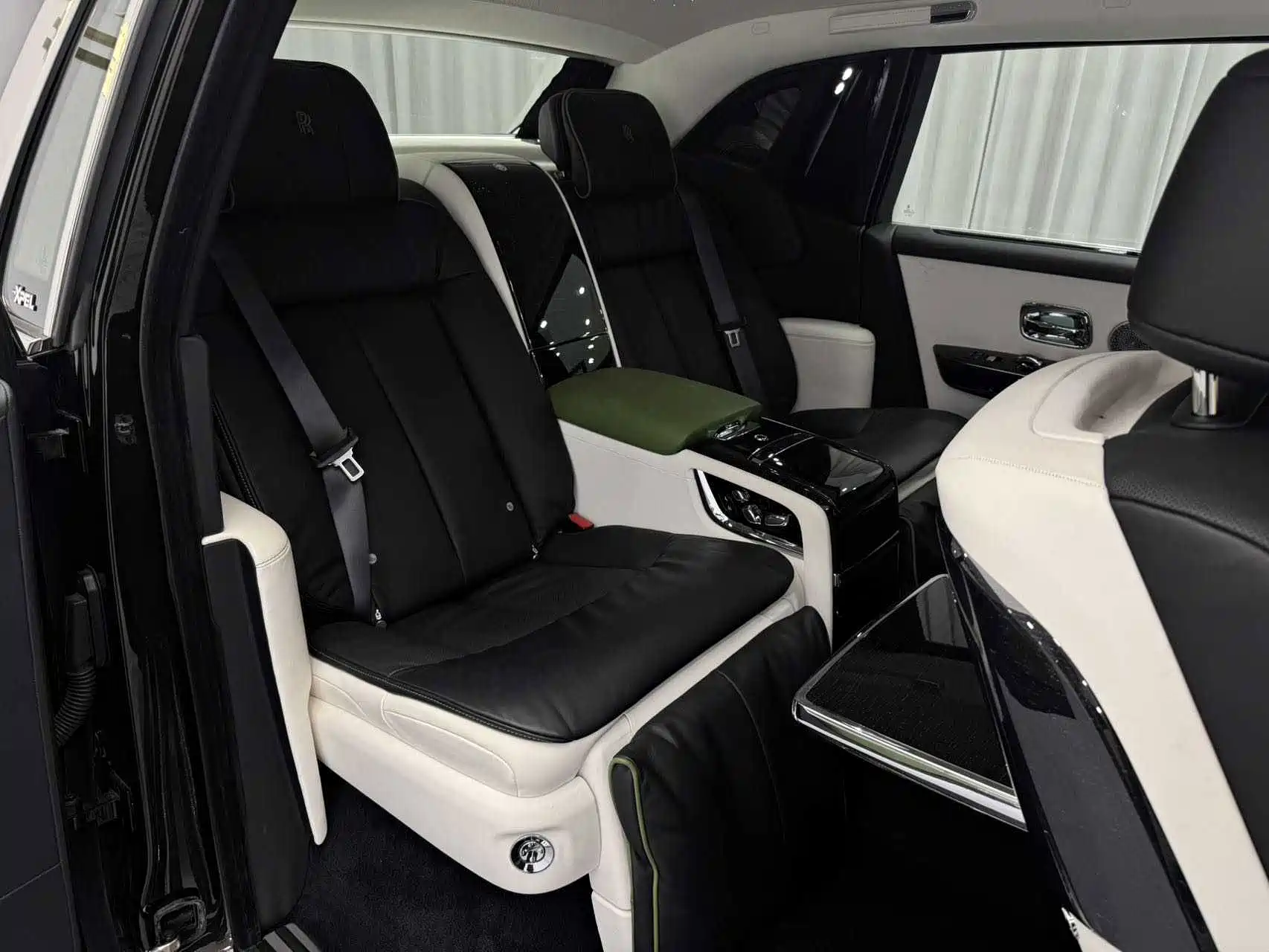 Фото 24 - Rolls-Royce Phantom