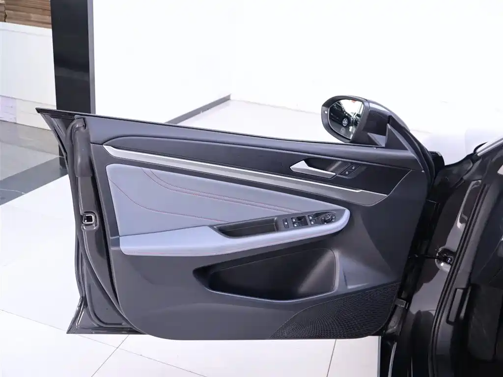 VOLKSWAGEN LINGDU