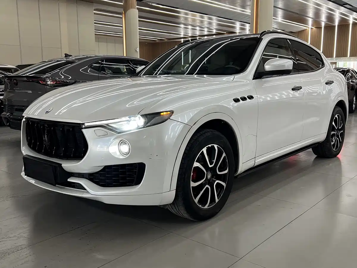 Фото 1 - Maserati Levante