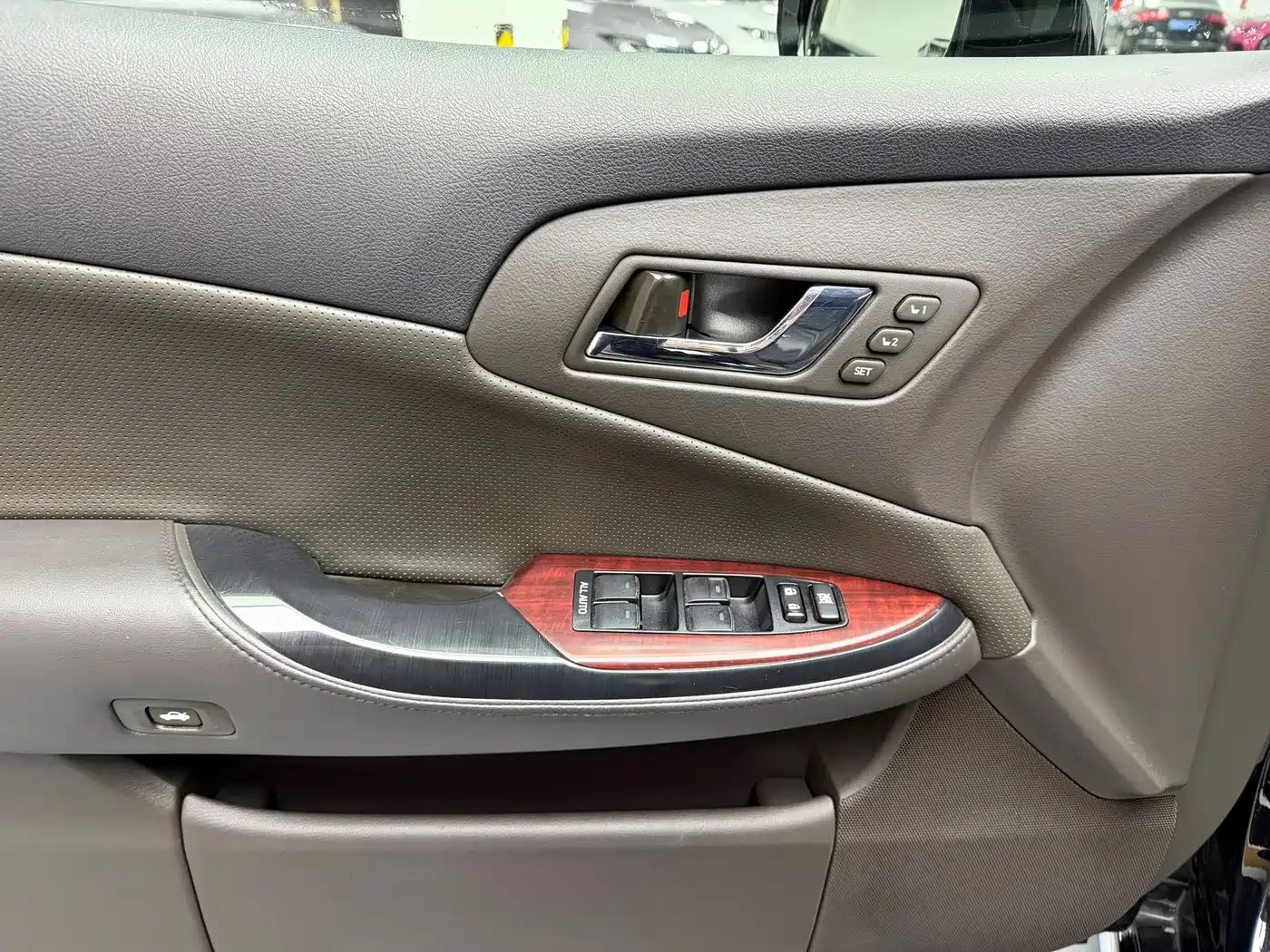 Toyota Crown 2010 3.0L Royal Saloon фото 25