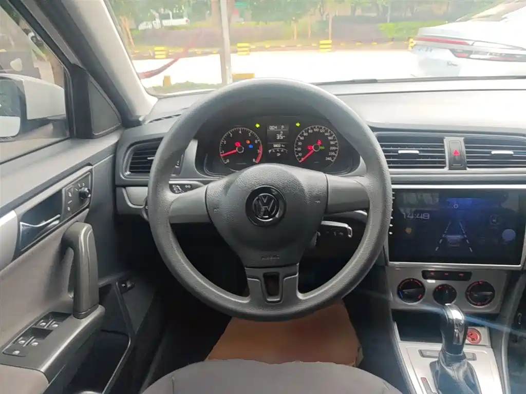 Volkswagen Lavida 2017 1.6L Automatic Comfort Edition фото 11
