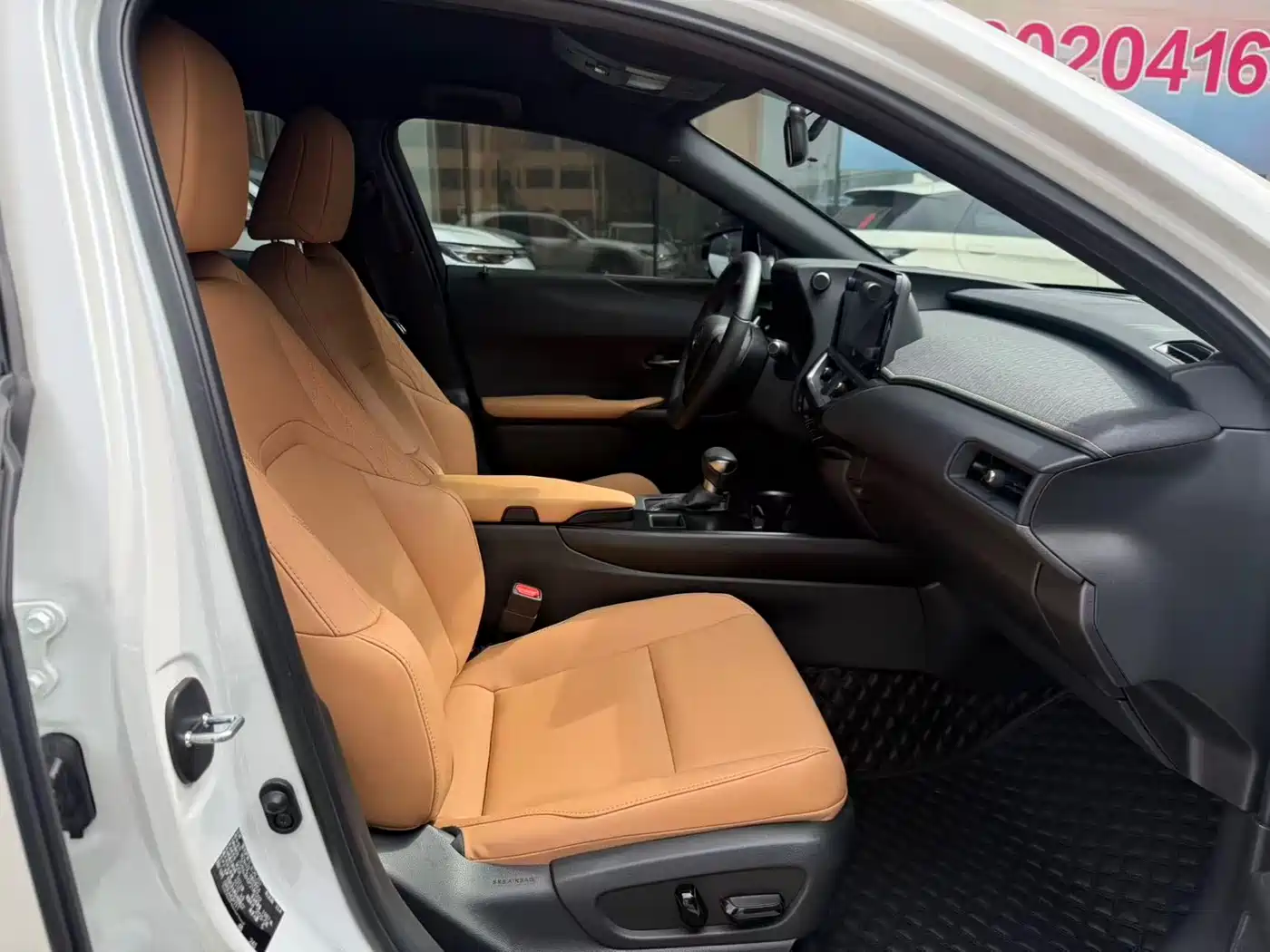 Lexus UX 2022 260h Cool Edition фото 6