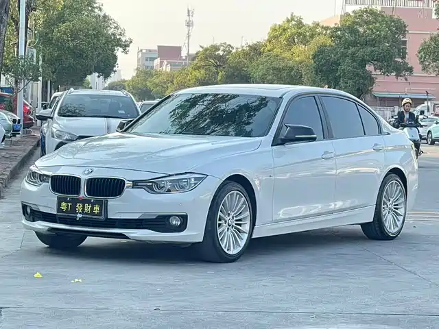 BMW 3 SERIES