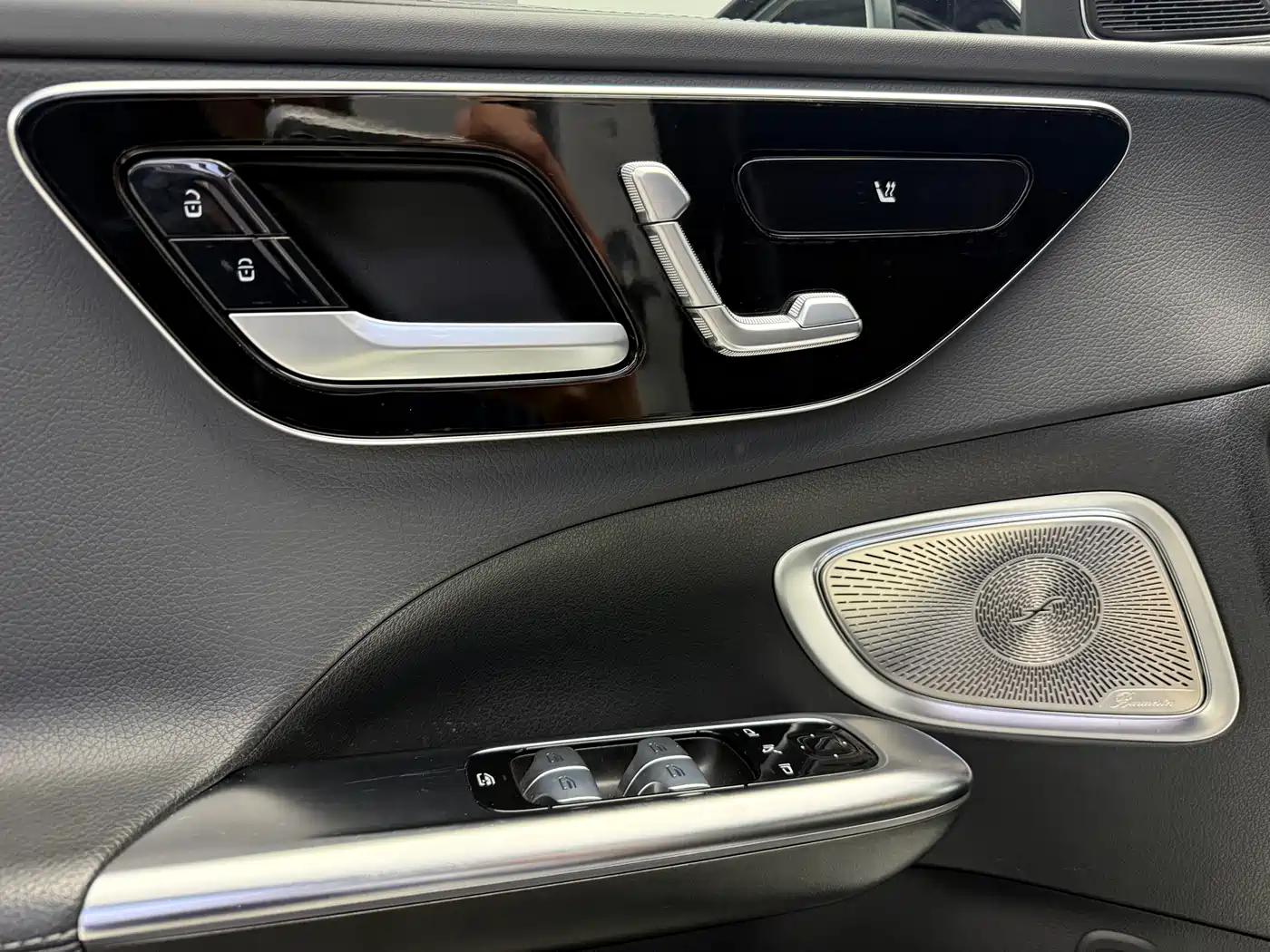 Mercedes-Benz C-Class 2023 C 260 L Night Edition Sport фото 8