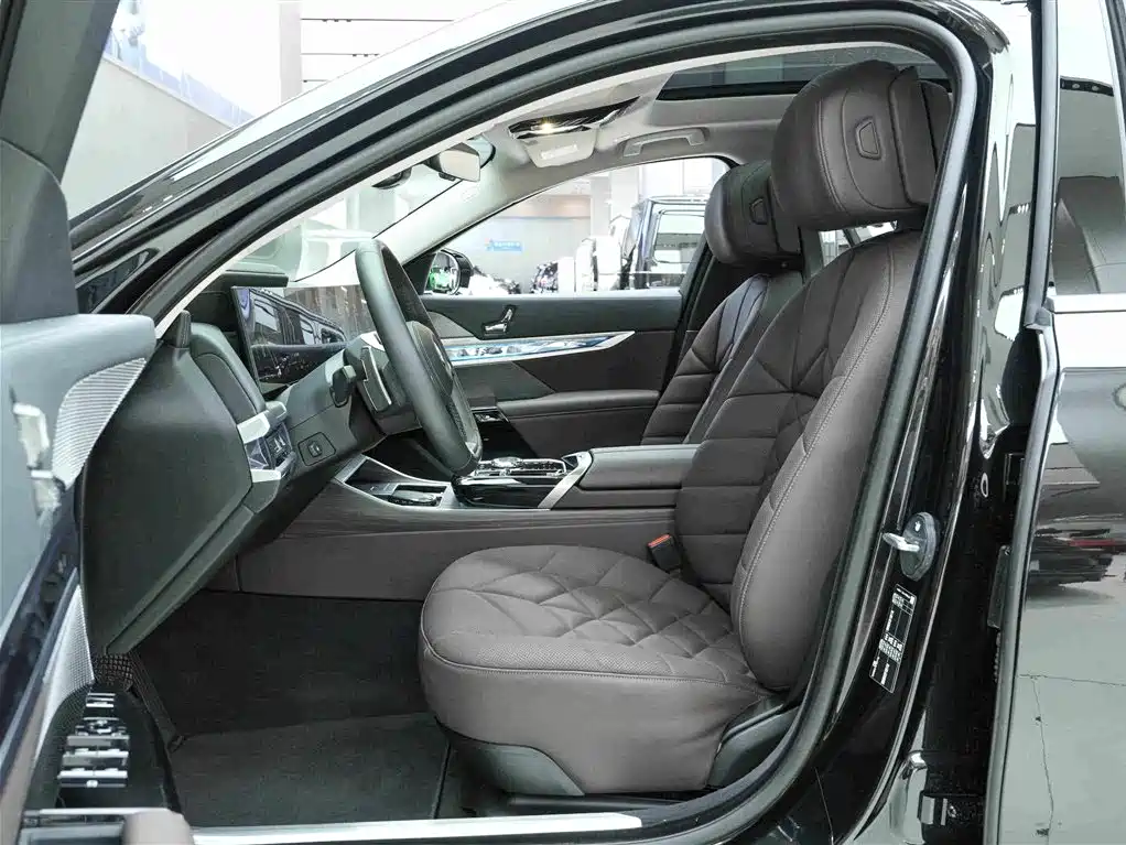 BMW 7 Series 2025 2023 Model 735Li Luxury Package