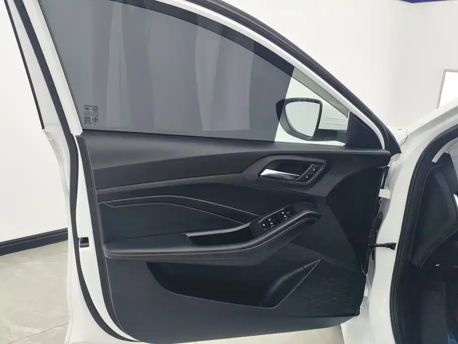Фото 7 - MG MG5