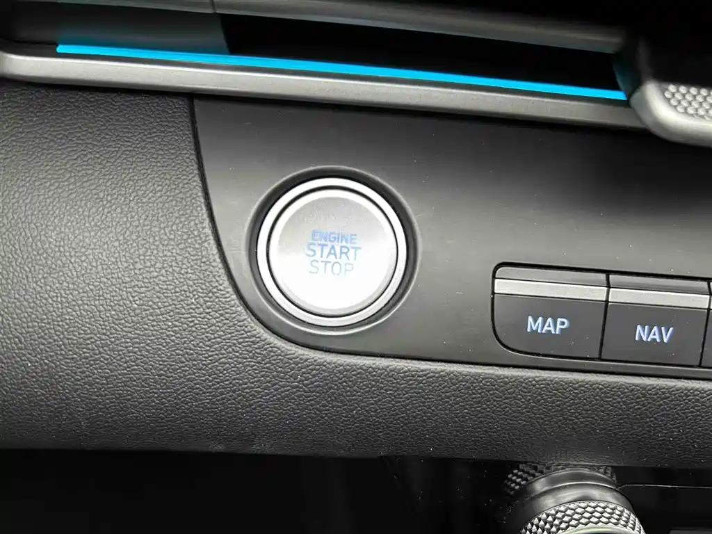 Hyundai Elantra 2023 1.5L CVT TOP Flagship Edition фото 4