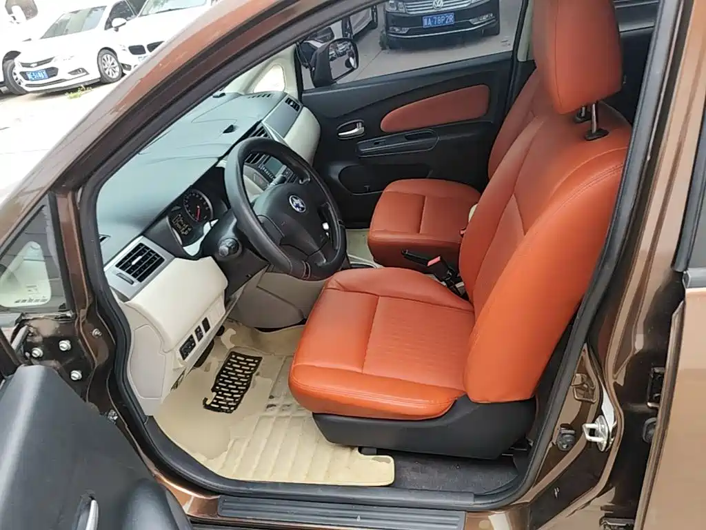 Venucia R50 2016 2016 Model 1.6L Automatic Elite Edition