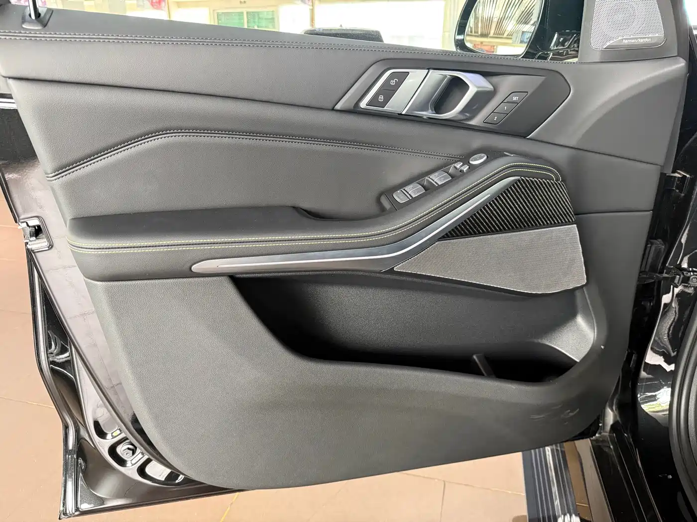 BMW X5 2024 xDrive 40Li Exclusive Black Flame Limited Edition фото 6