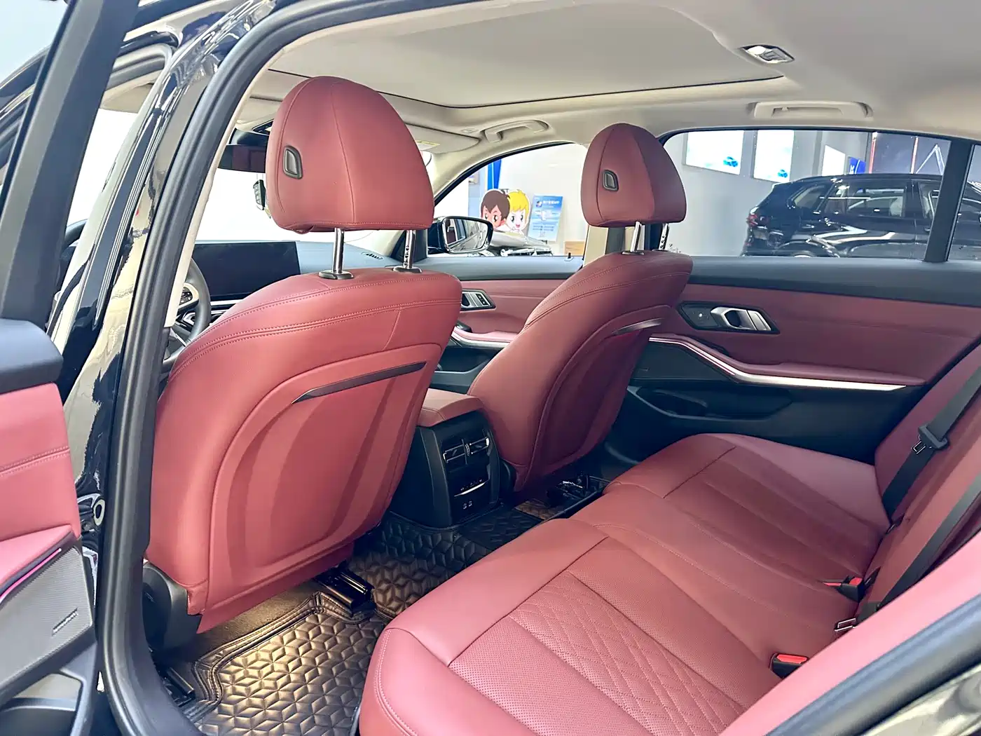 BMW 3 Series 2023 325Li M Sport Black Night Package фото 10