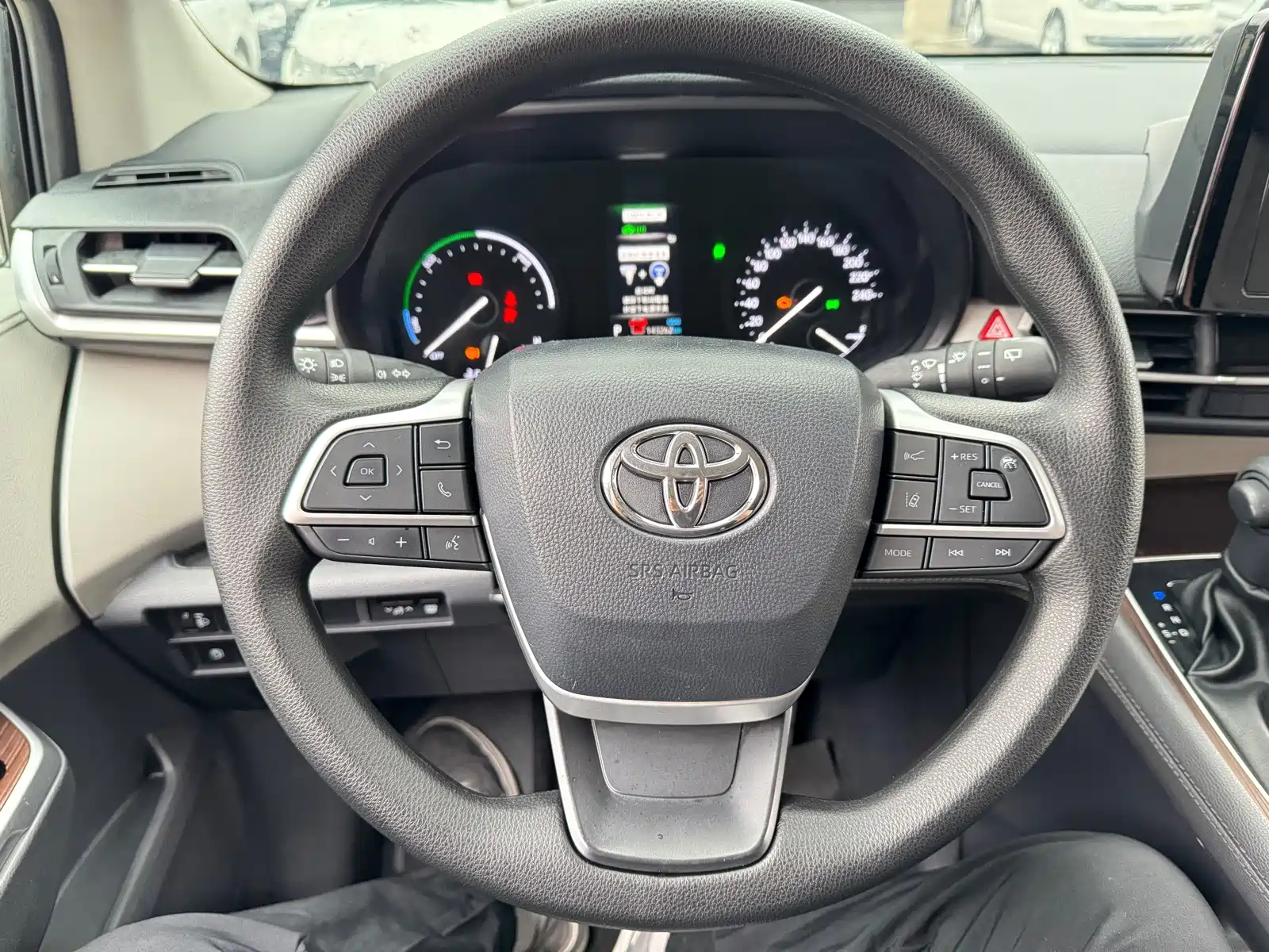 صورة 13 - Toyota Sienna