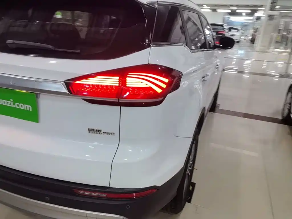صورة 8 - Geely Atlas