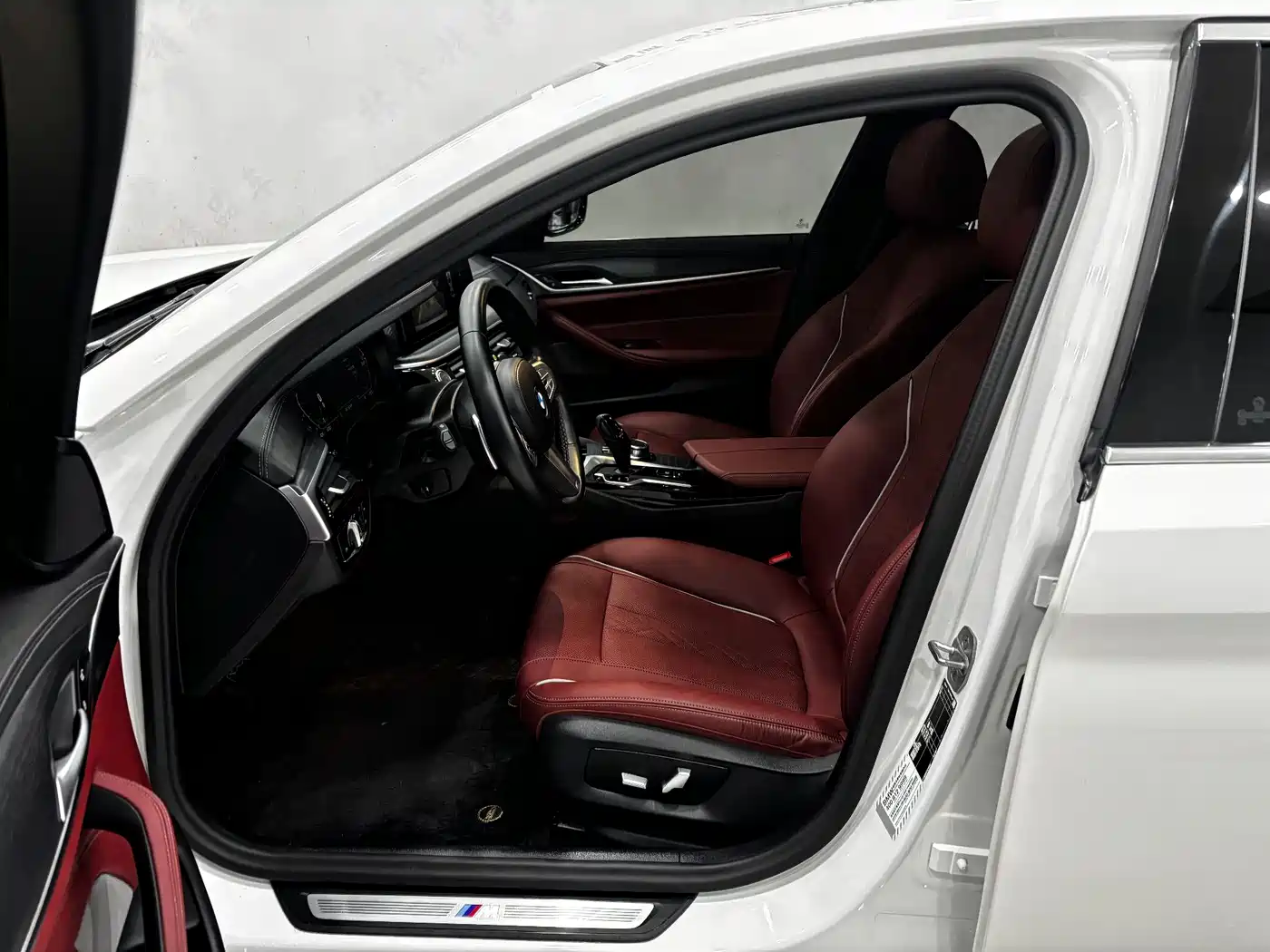BMW 5 Series 2023 530Li Leading M Sport Package фото 11