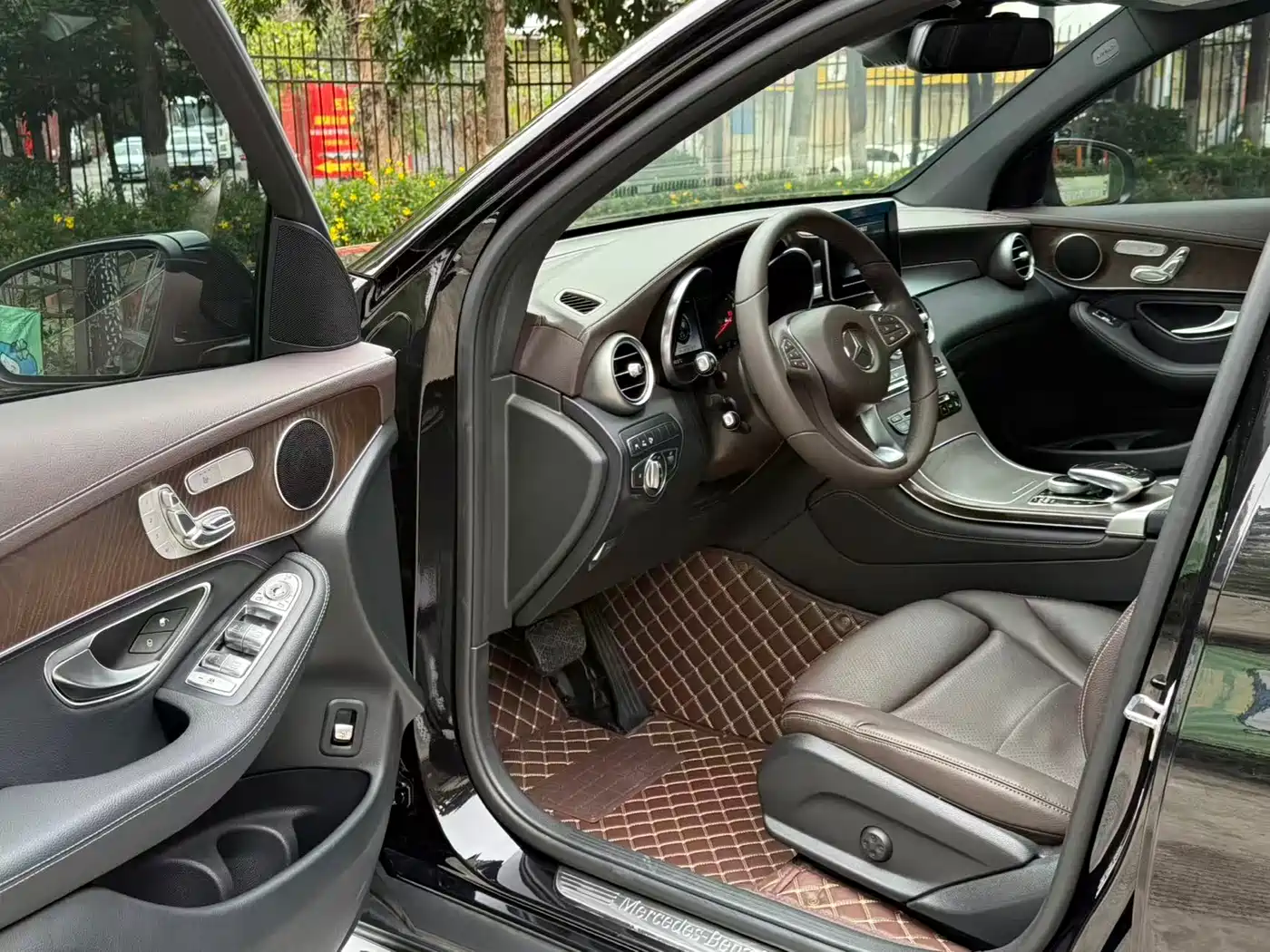 Mercedes-Benz GLC 2017 GLC 300 4MATIC Luxury фото 23