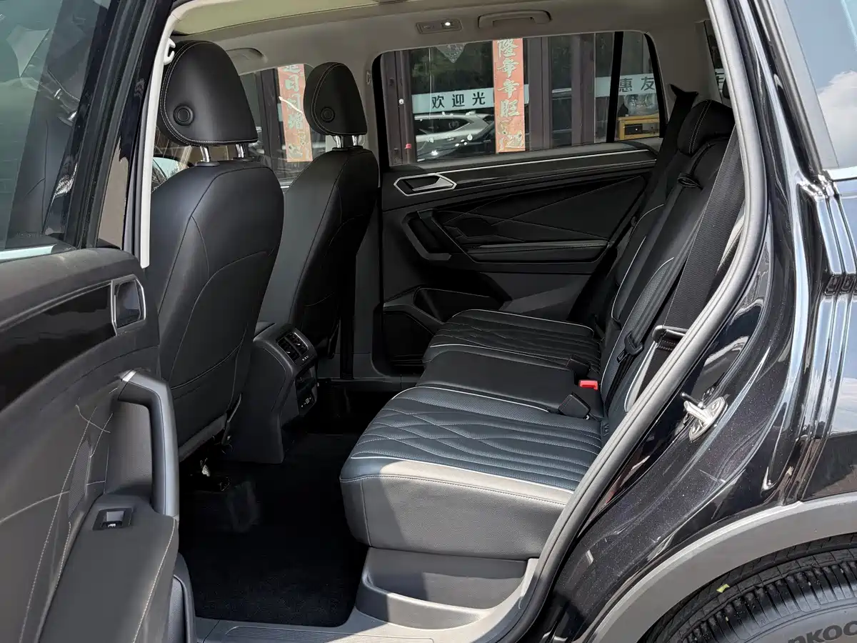 Фото 8 - Volkswagen Tiguan L