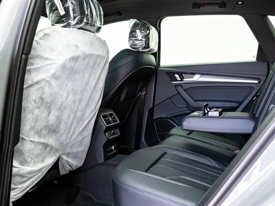 Audi Q5L 2025 Model Year Facelift 45th Anniversary Edition 45 TFSI Luxury Dynamic фото 7