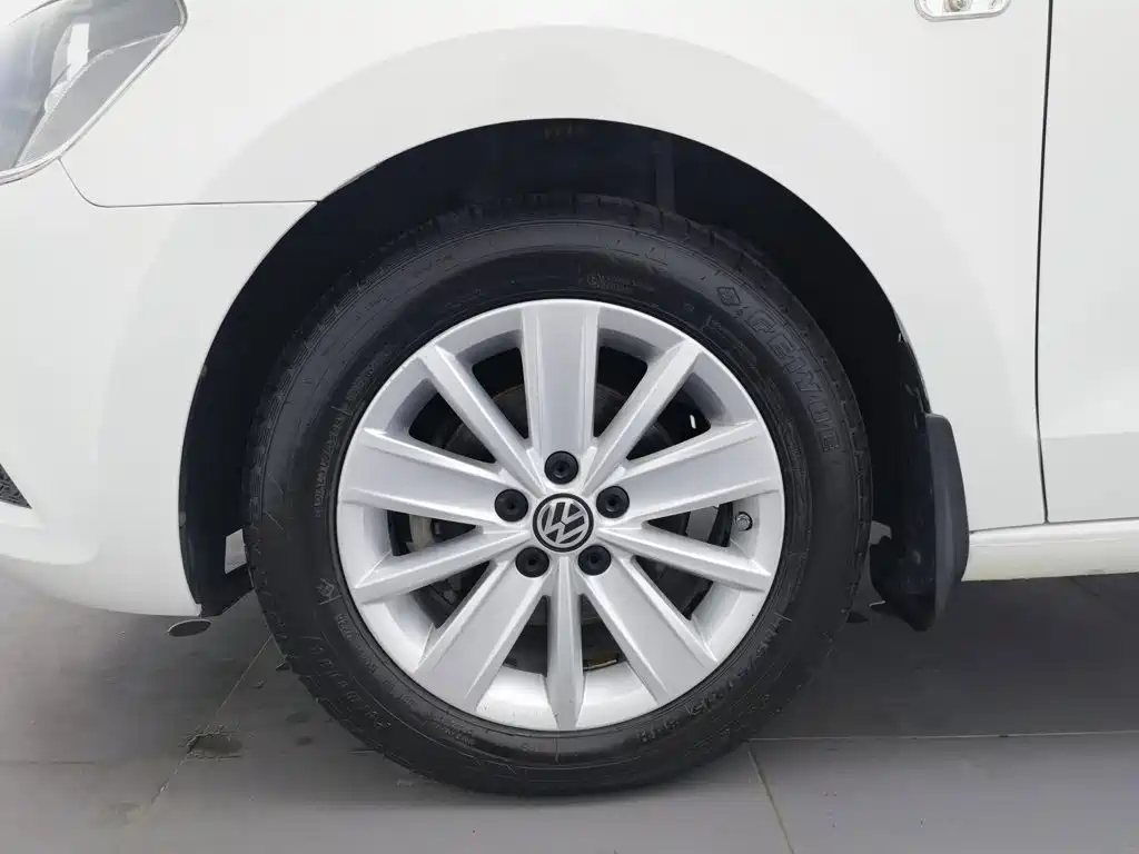 Photo 17 - Volkswagen Jetta