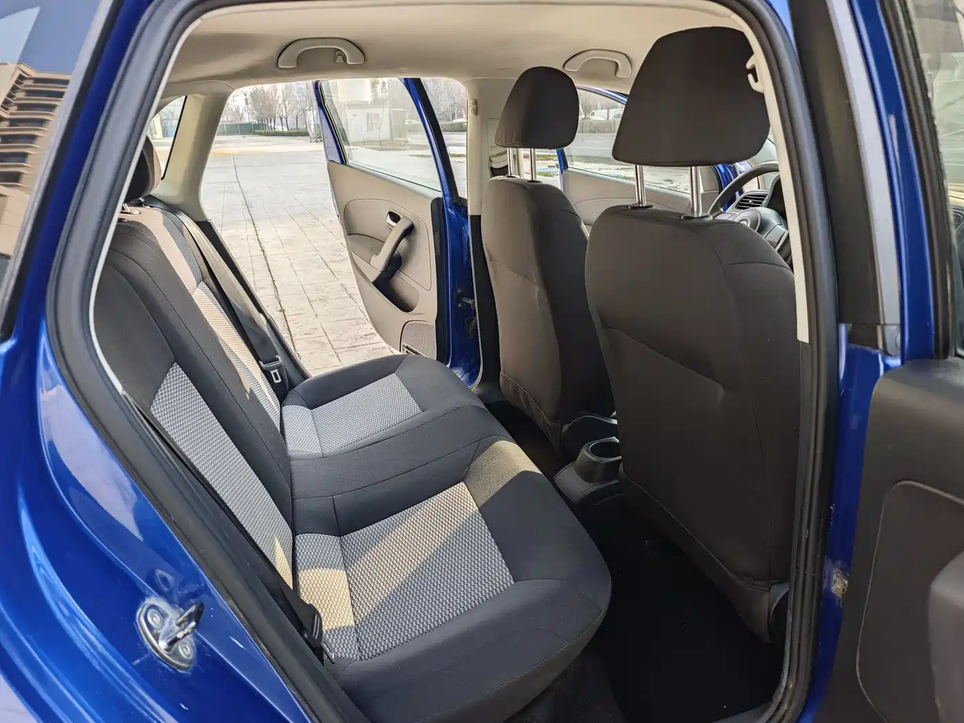 Volkswagen Polo 2013 1.4L Manual Trend Edition фото 12