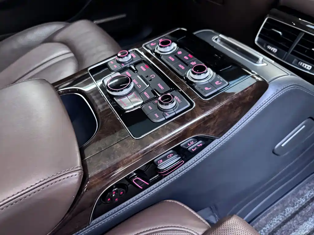 Photo 20 - Audi A8