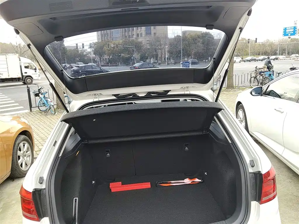 Volkswagen Lavida Tour 2017 230TSI DSG Comfort Edition фото 19