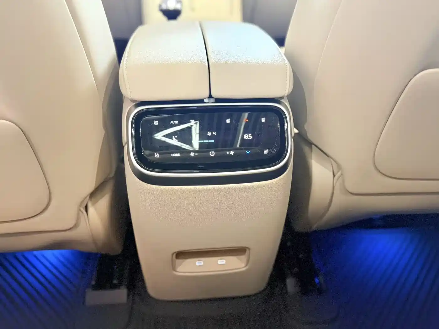 AITO Wenjie AITO M7 2024 1.5T Smart Drive 4WD Ultra 5-seater фото 7