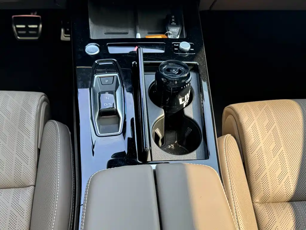 Фото 20 - Audi A6L
