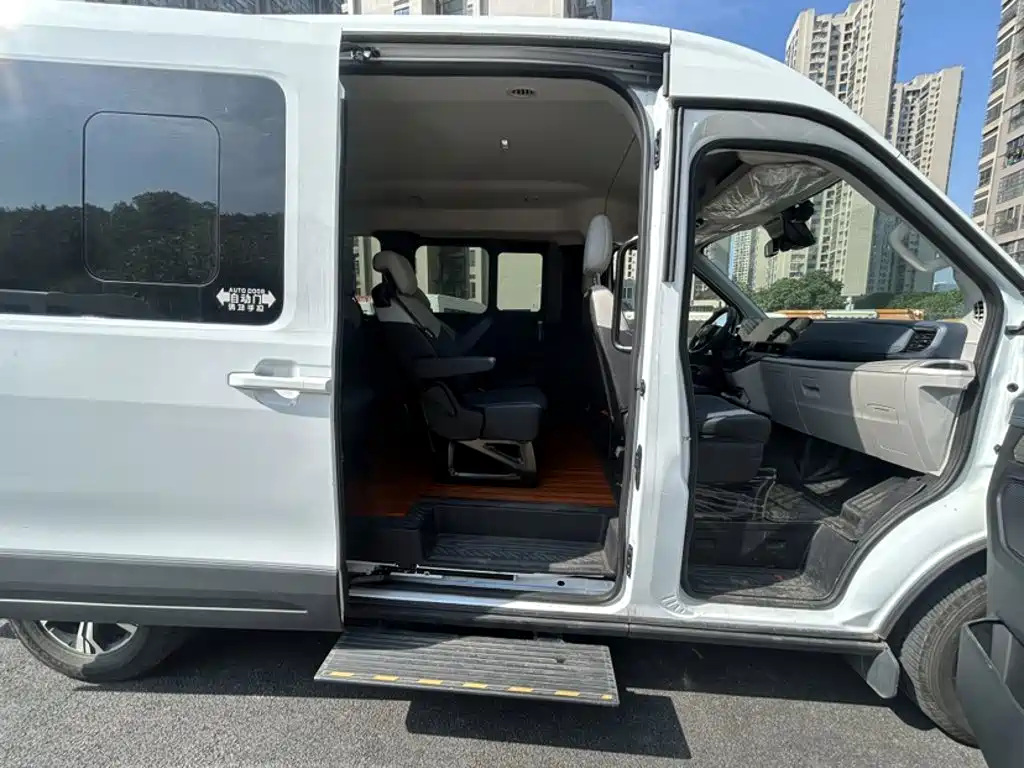 Ford E Transit 2024 2024 Premium Coach Medium Wheelbase Medium Roof 9-Seater 100.96kWh