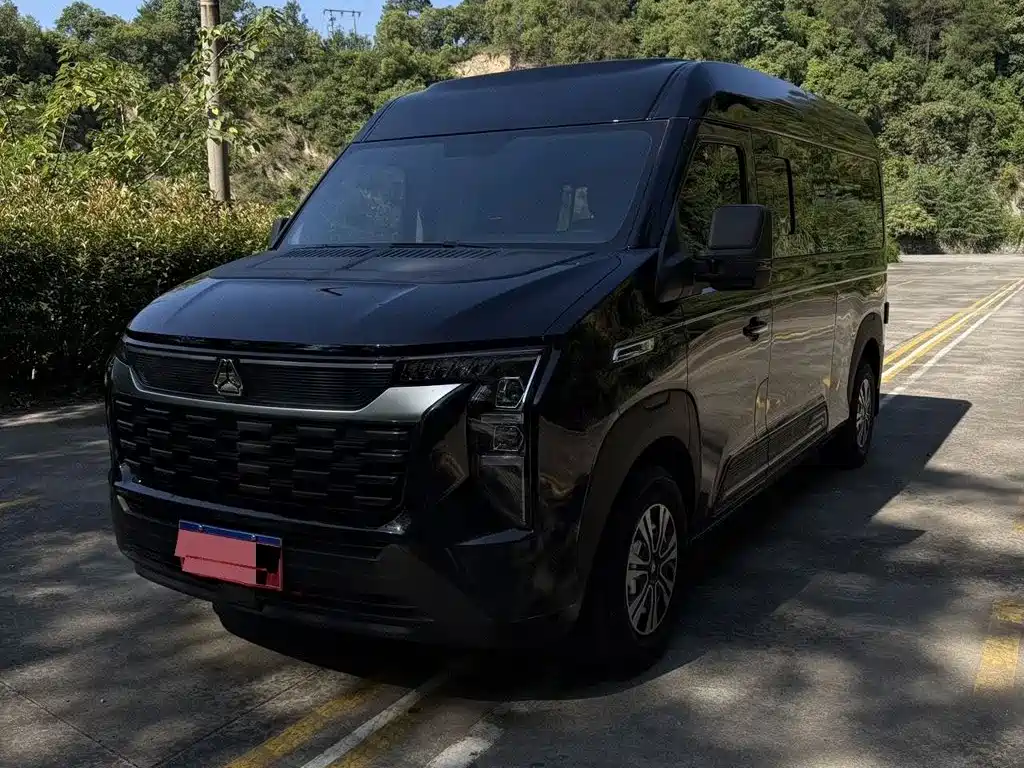 Sinotruk Xianfeng V 2026 2024 Multi-function Version 2.0T Automatic Medium Wheelbase Medium Roof