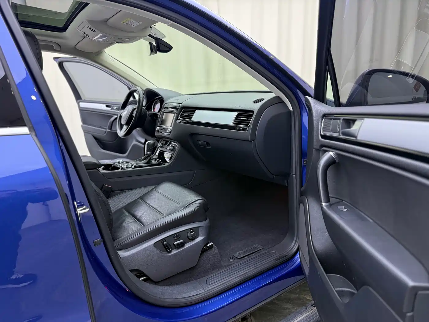 Volkswagen Touareg 2017 3.0TSI Explorer Edition фото 8